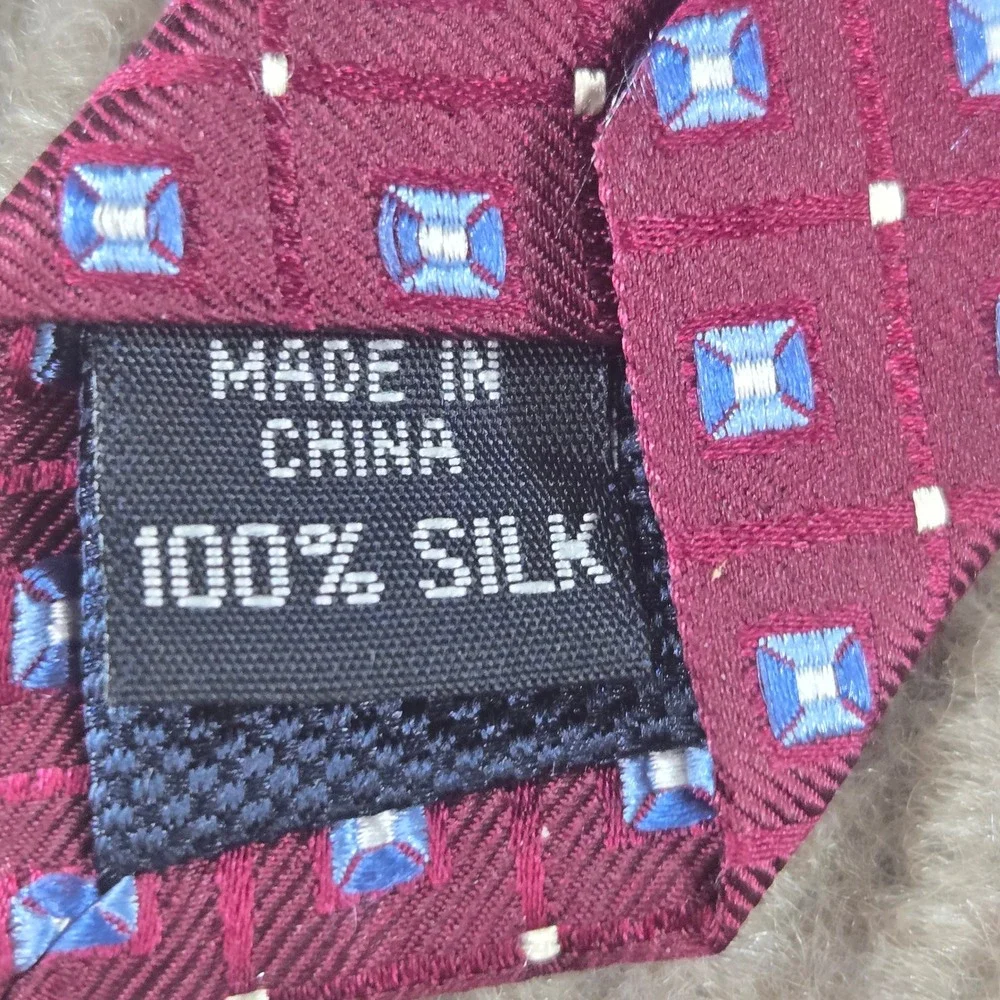 Nautica Mens Burgundy Geometric Diamond 100% Silk Necktie